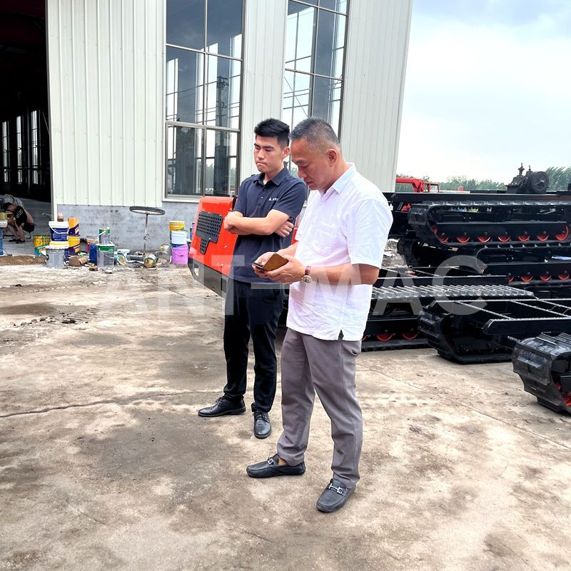 Malaysian Client Visits Our Factory, Places Order for Aerial Work Platforms and Crawler Vehicles