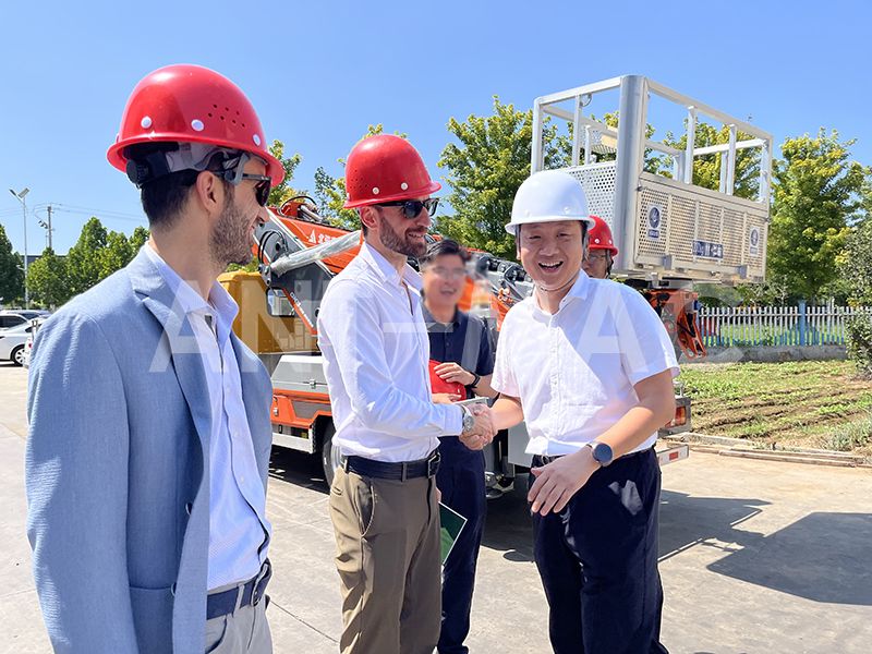 Malaysian Client Conducts On-Site Visit And Signs The Order On The Spot
