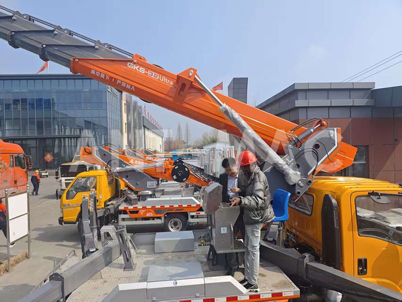 Armenian Customers Conducted A Field Inspection Of A 32-Meter-High Aerial Work Platform Over A Dista